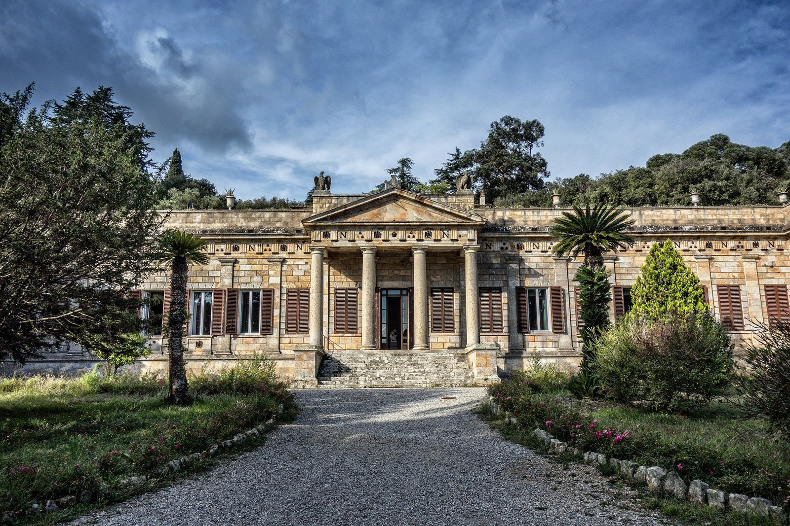 home-napoleon-3845379_1920.jpg