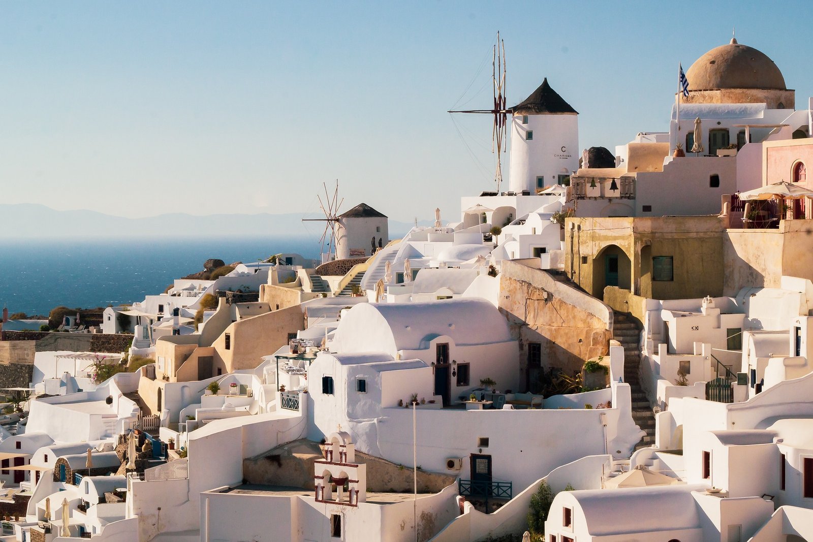 santorini-5655111_1920.jpg